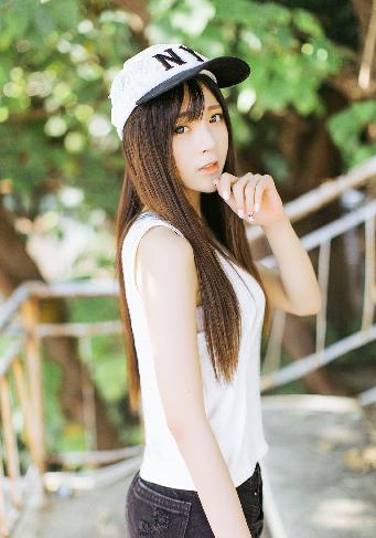 老婆出差闺蜜来家住几天